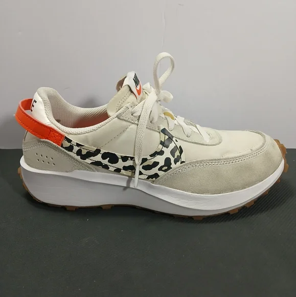 Nike Waffle Debut DZ5201-100 White Casual Shoes Sneakers Womens Size 8 - Picture 4 of 9